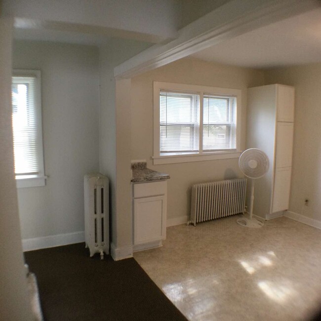 Building Photo - 9104 W Greenfield Ave
