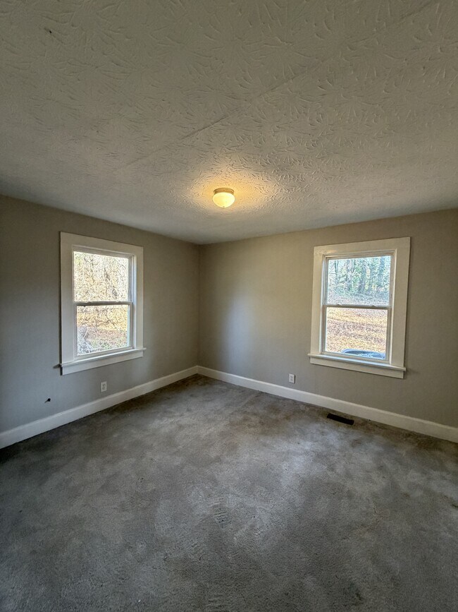 Building Photo - 530 N Mulberry St