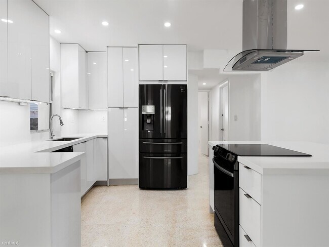 Building Photo - 4 br, 2 bath House - 2060 NE 54th St