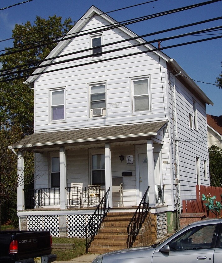 Primary Photo - 183 Easton Ave