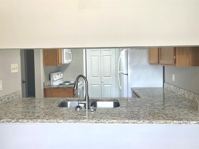 Building Photo - 21510 Millhouse Ct