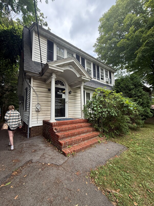 Foto principal - 7083 E Genesee St