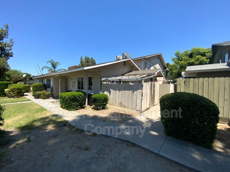 Primary Photo - 655 W Ashlan Ave