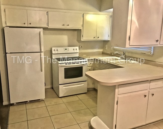 Building Photo - 426 S 93rd St