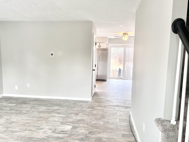 Foto del edificio - 83 Derryfield Ct