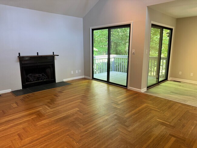 Foto del edificio - 1 Bedroom, 1 Bathroom Townhouse in High Point!