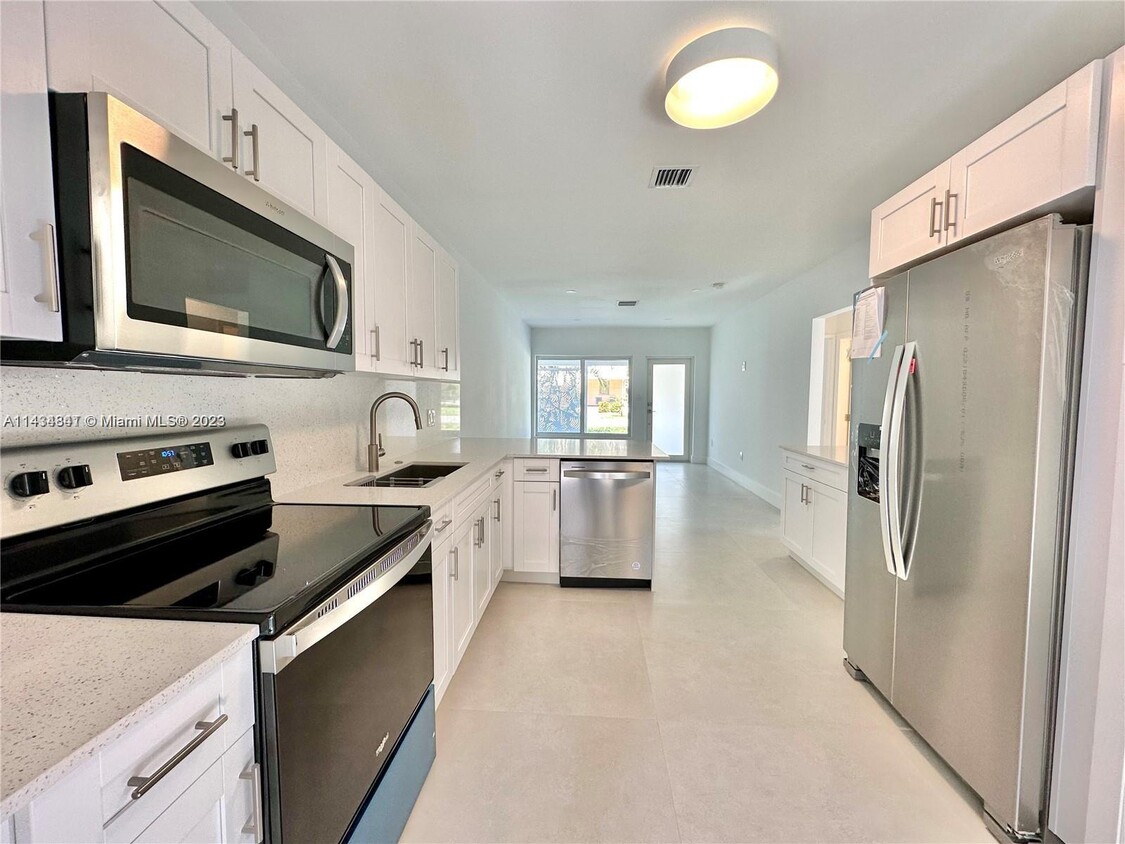 Primary Photo - 12127 NE 7th Ave