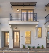 Building Photo - 208 Steiner Oaks