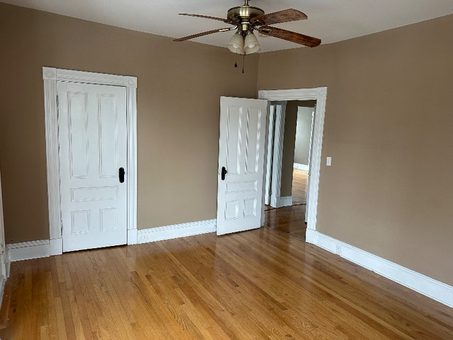 Building Photo - 225 Gibson St