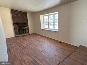 Building Photo - 60 Stonegate Dr