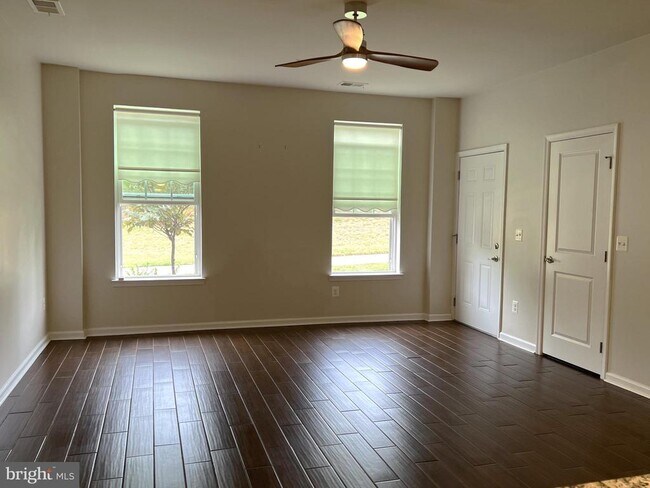 Foto del edificio - 3628 Briarwood Dr