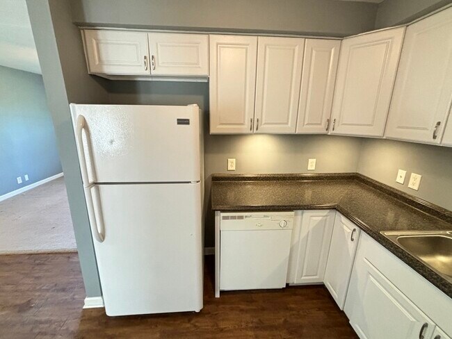 Building Photo - 256 Cedar Creek Dr