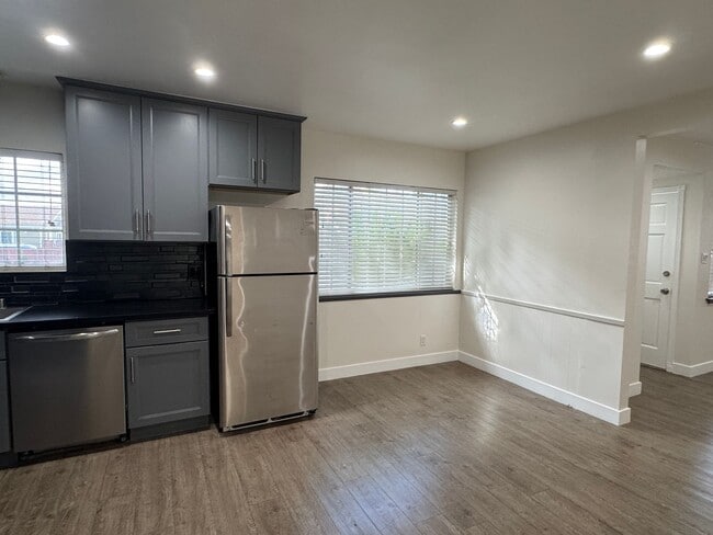 Foto del edificio - 4359 W 136th St