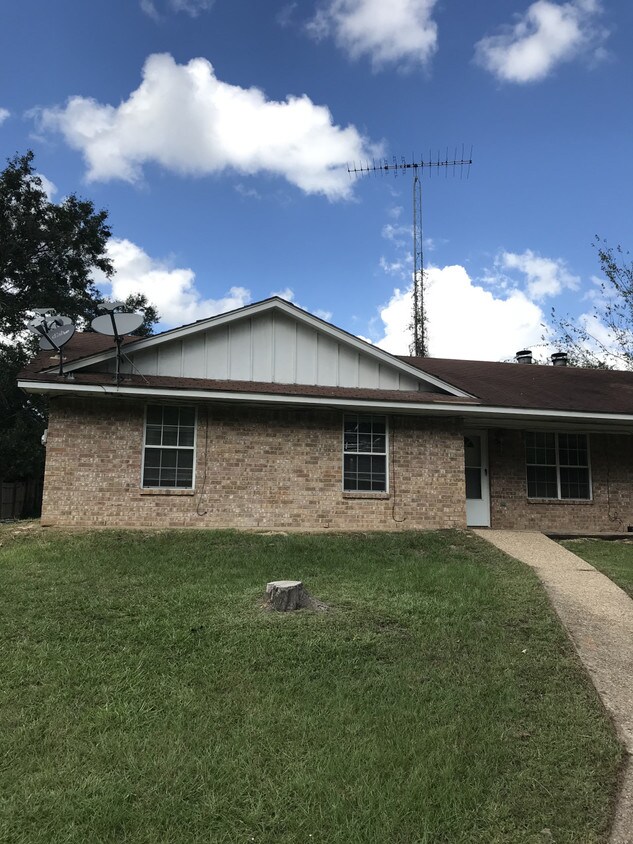 200 Stoneridge Dr, Flint, TX 75762 House Rental in Flint, TX
