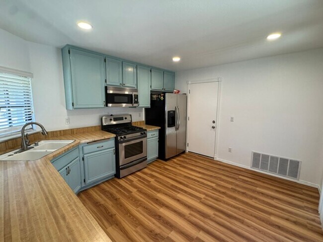 Foto del edificio - 791 Kingfisher Ct