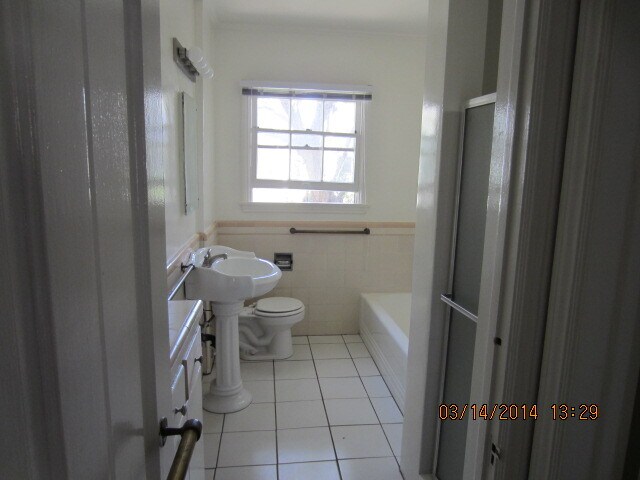 Foto del edificio - 10848 Weyburn Ave