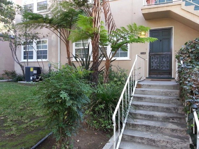 Building Photo - 1100 N Verdugo Rd