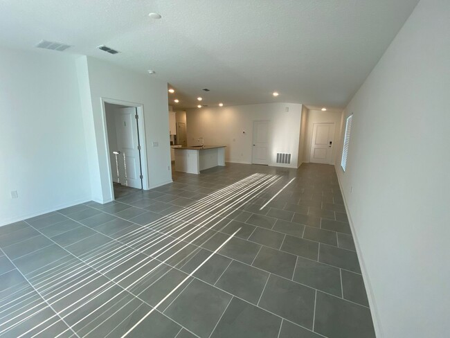 Building Photo - 4 Bedroom 2 Bath home in Majestic Oaks for...