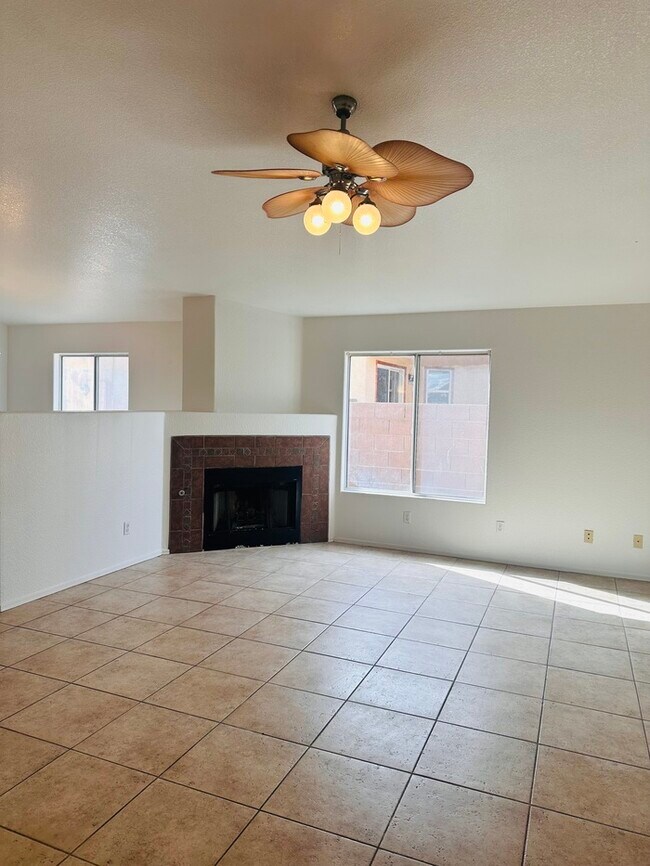 Building Photo - 2384 W Silverbell Tree Dr