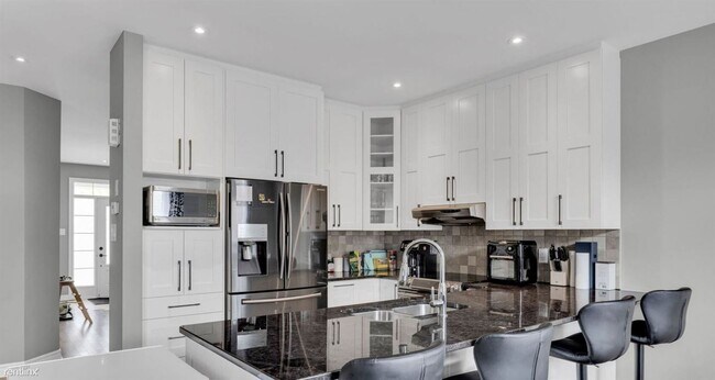 Building Photo - 5 br, 3 bath House - 238 Greenland Drive