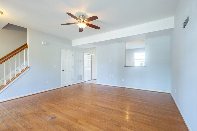 Building Photo - Lovely 3 BR/2.5 BA Single-Family Home in E...