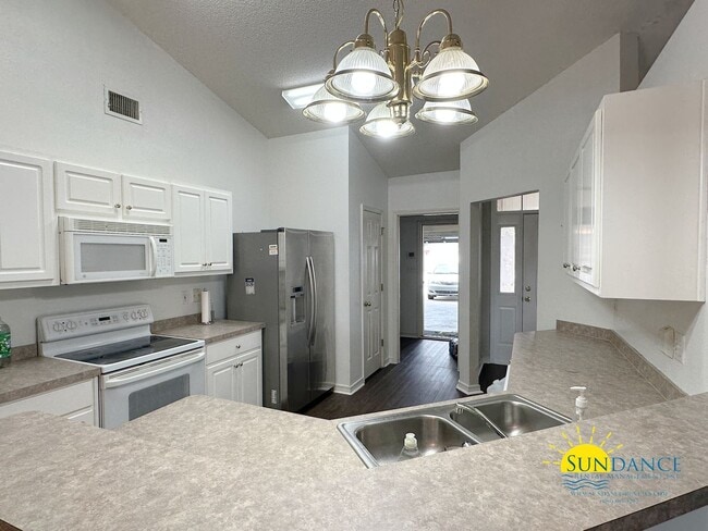 Building Photo - Beautiful 4 Bedroom Home in Navarre!