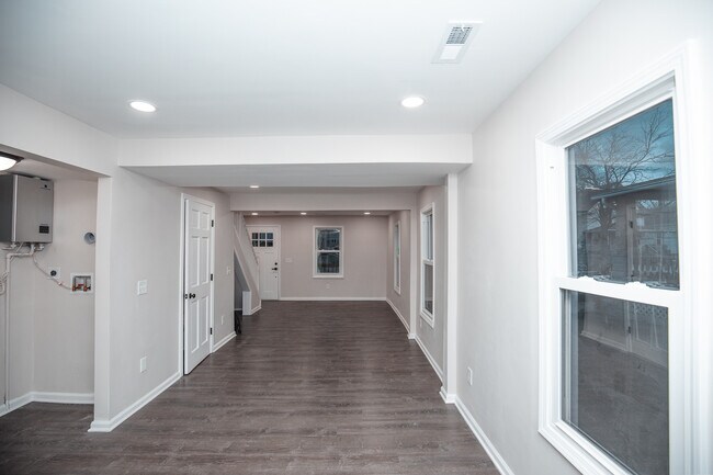 Building Photo - 1880 W 58th St