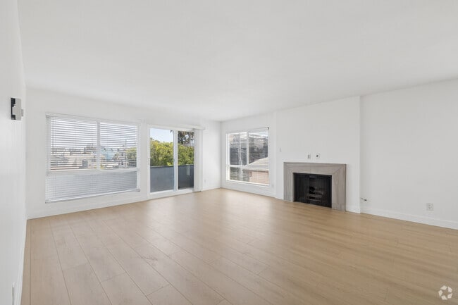 1BR, 1BA - 725SF - Living Room - Oceana Apartments