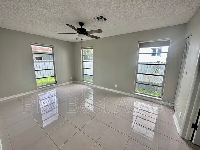 Foto del edificio - 47-49 SE 13th St