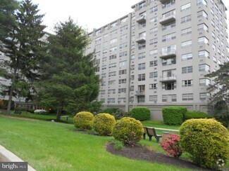 Building Photo - 1030 E Lancaster Ave