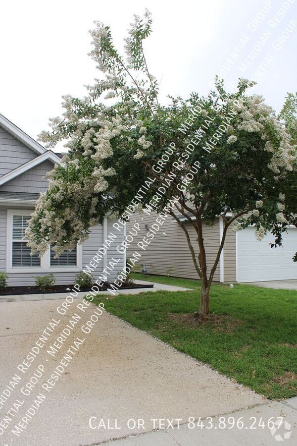 Building Photo - 4957 Trump St