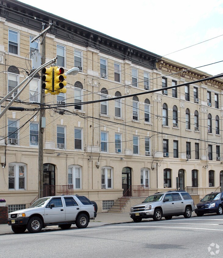 Primary Photo - 1310 Palisade Ave