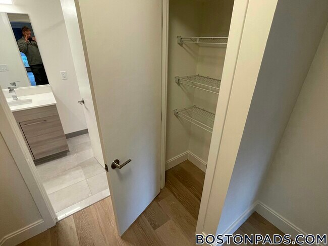 Foto del edificio - 1079 Commonwealth Ave