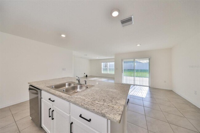 Foto del edificio - 16782 Carlton Pond St