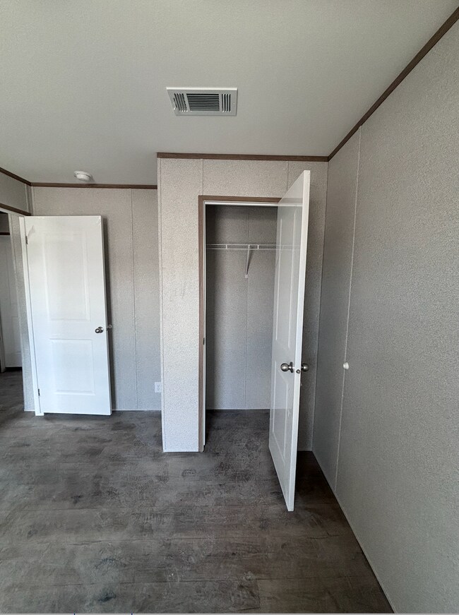 Foto del edificio - 7480 SE Eagle Ave