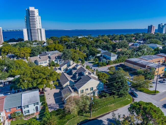 Building Photo - 3522 S MacDill Ave