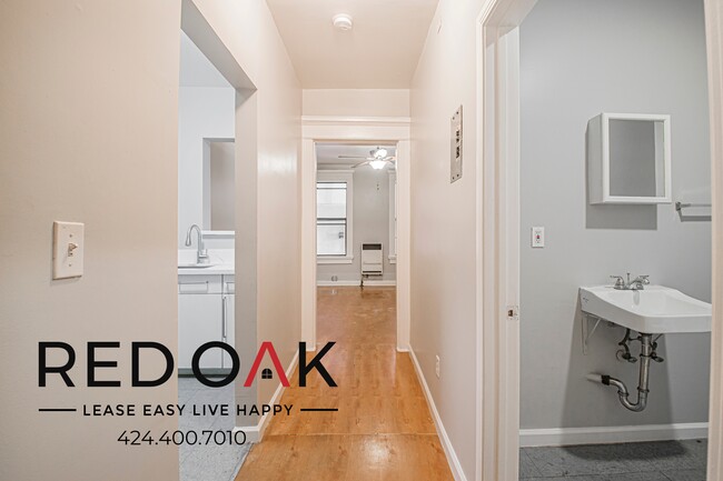 Building Photo - 692 Valencia St