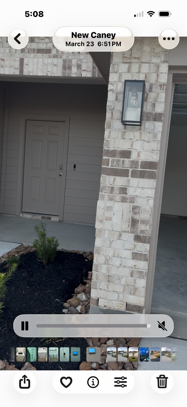 Building Photo - 20420 Laplace Ln