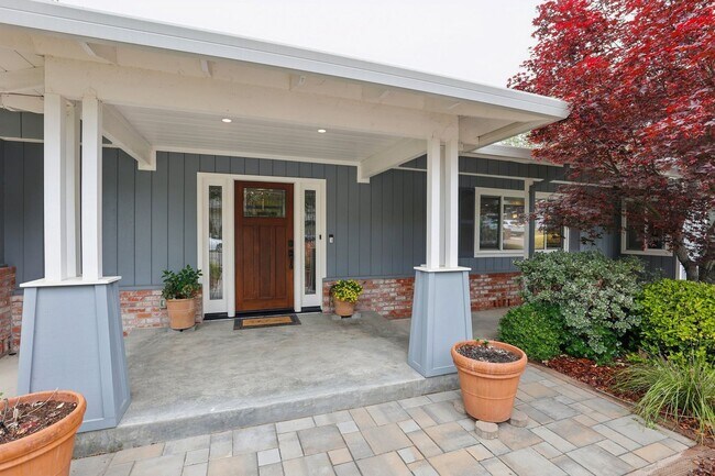 Foto del edificio - Single-Level Three-Bedroom Retreat in Napa’s Sought-After Vichy Neighborhood