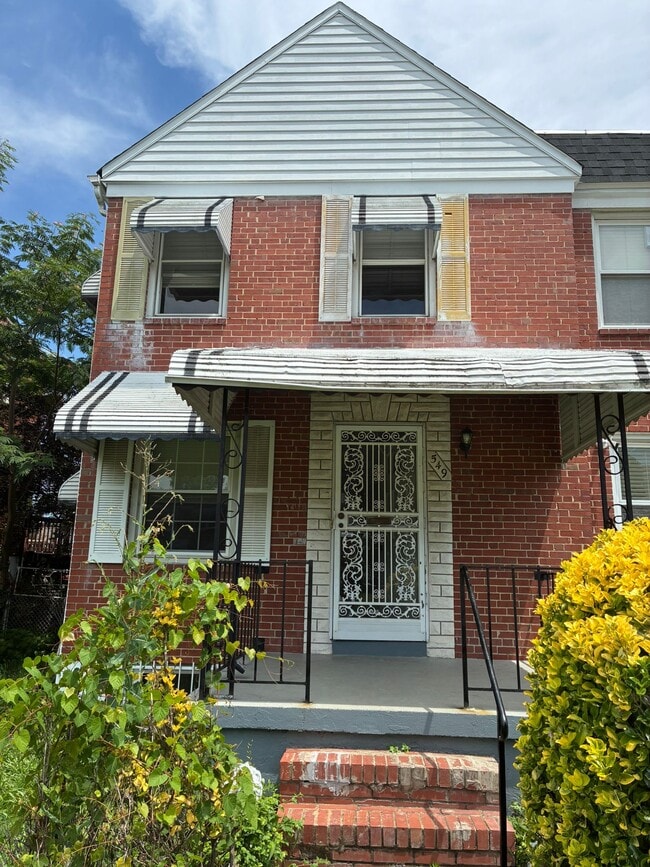 Building Photo - 549 Lucia Ave