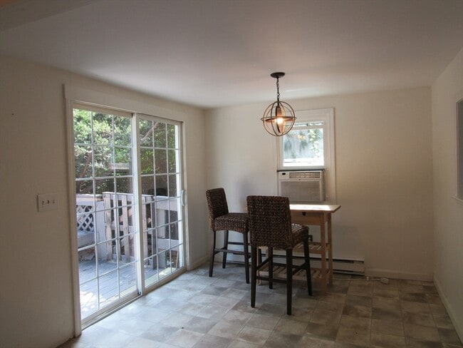 Building Photo - 47 Vinebrook Rd