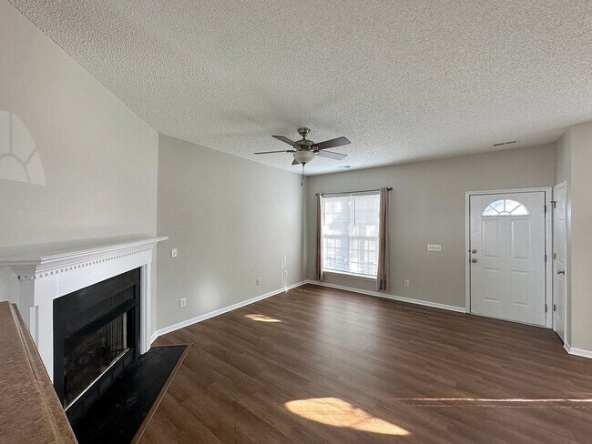 Building Photo - Great Home in the Heart of Apex w/ Fenced ...