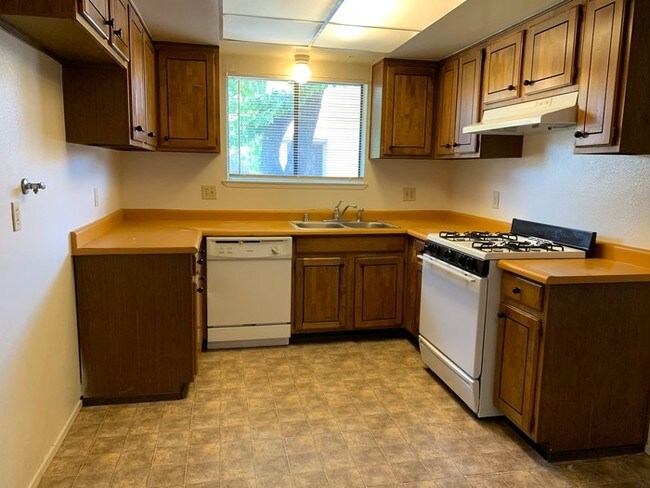 Foto del edificio - 2 Bed, 2 Bath unit on County Center!