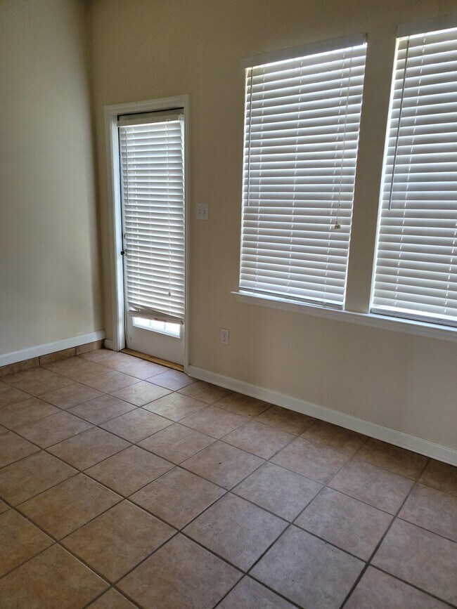 25 Old Courthouse Way, Crawfordville, FL 32327 Townhome Rentals in