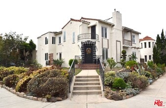 Building Photo - 1303 S Tremaine Ave