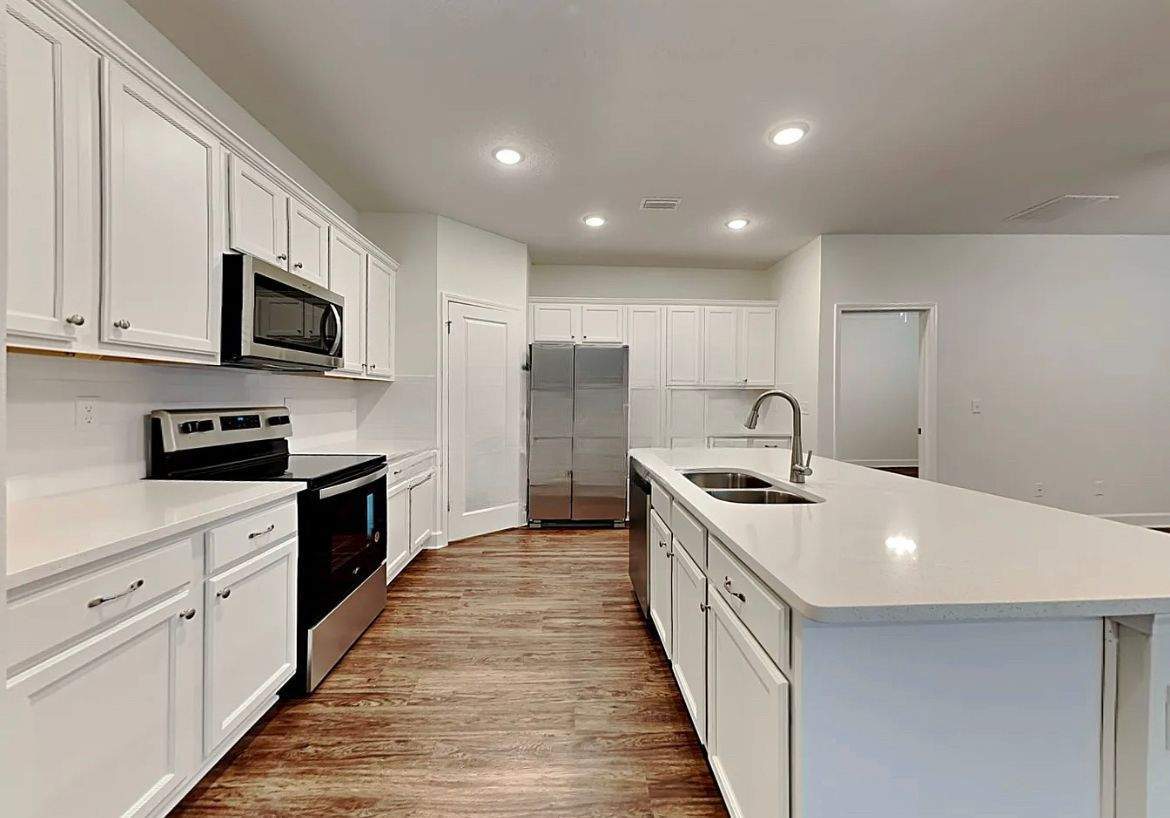 Foto principal - 27516 St Andrews Ave