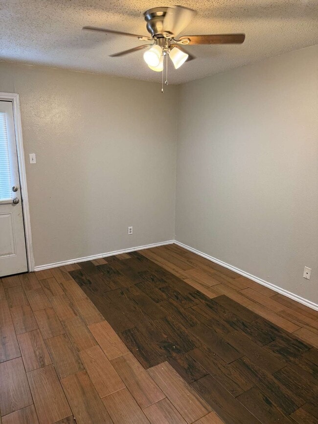 Photo - 9520 Royal Ln House