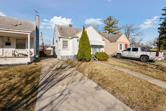 Foto del edificio - $1095 3 bedroom bungalow