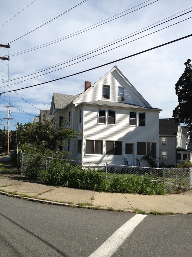 315 Albion St Unit 3rd floor, Wakefield, MA 01880 Apartments in