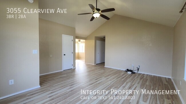 Foto del edificio - 3055 Clearview Ave